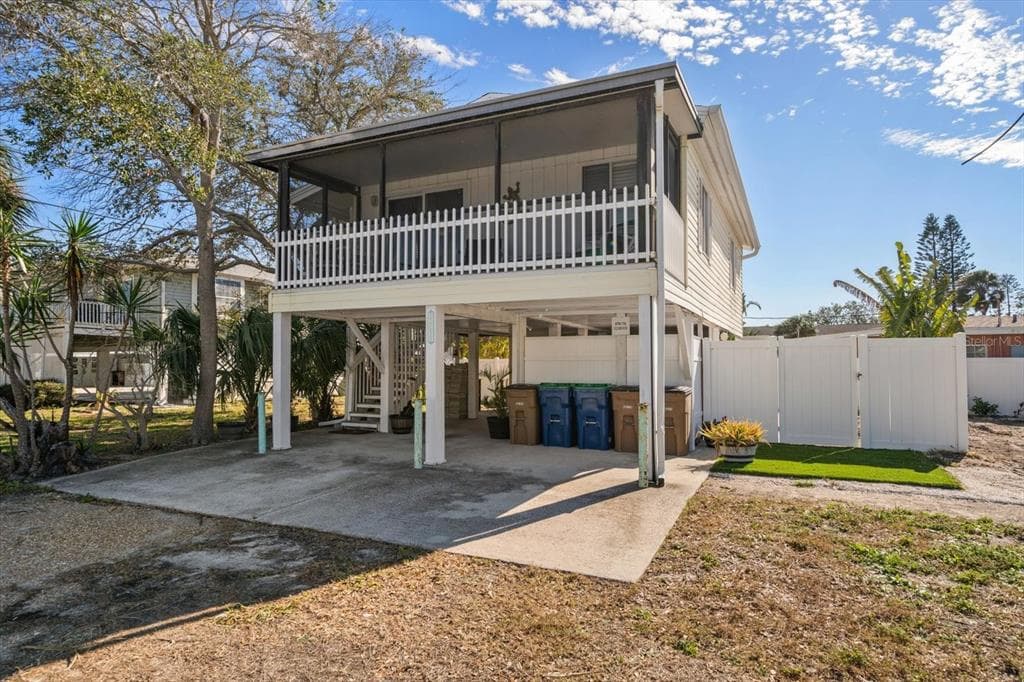 2215 1ST STREET UNIT A & B INDIAN ROCKS BEACH, FL 33785