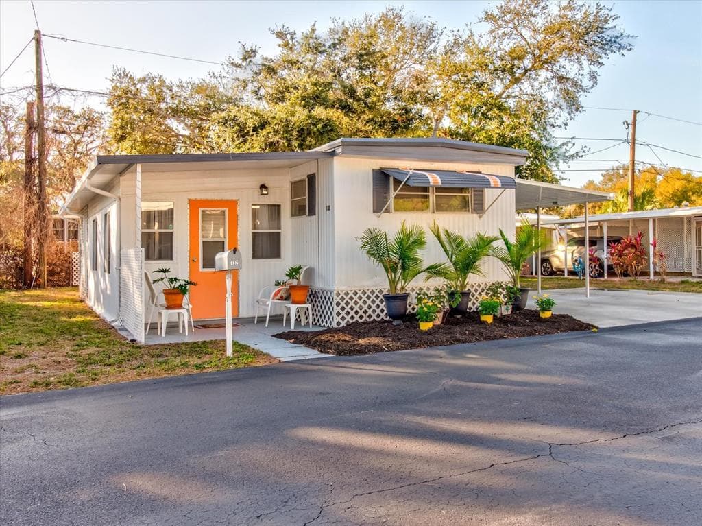 7803 46TH AVENUE N UNIT 132 ST PETERSBURG, FL 33709