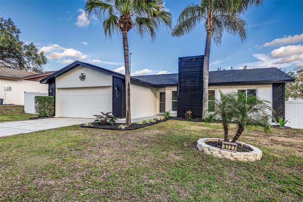 5727 LA SERENA AVENUE LAKELAND, FL 33809