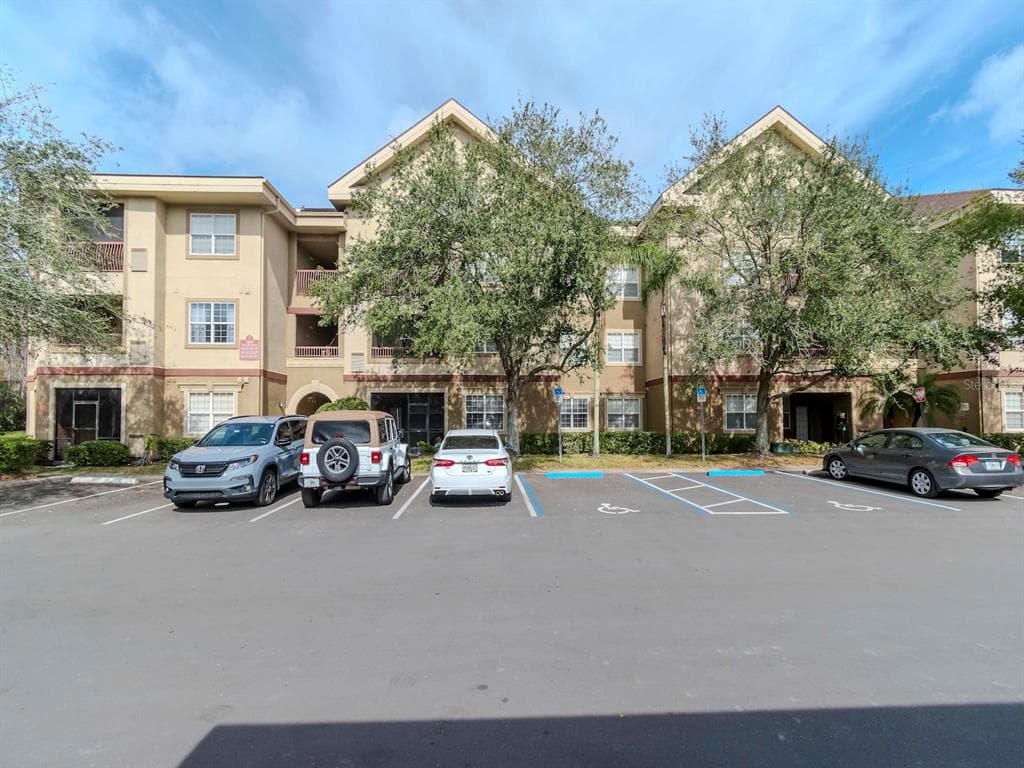 1429 VILLA CAPRI CIRCLE UNIT 306