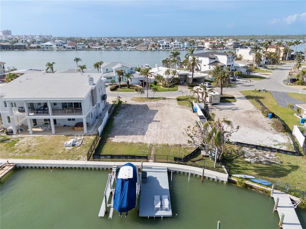 211 BATH CLUB BOULEVARD N NORTH REDINGTON BEACH, FL 33708