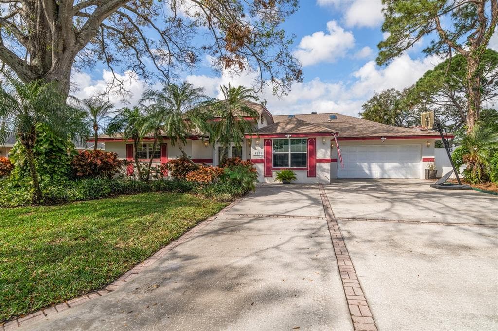 8636 15TH WAY N ST PETERSBURG, FL 33702
