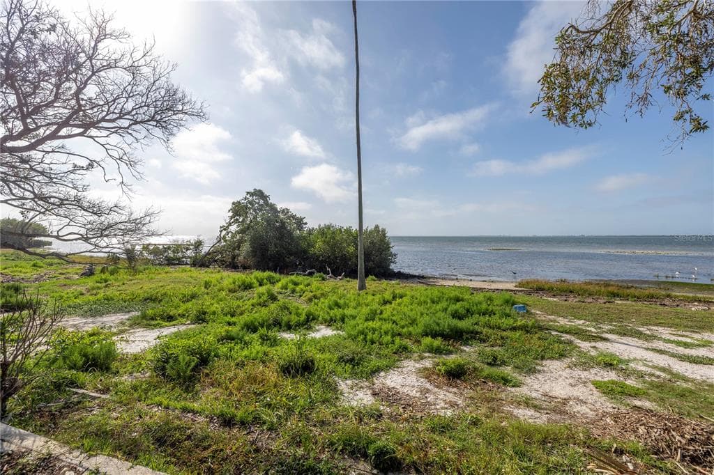 2028 BLOSSOM WAY S ST PETERSBURG, FL 33712