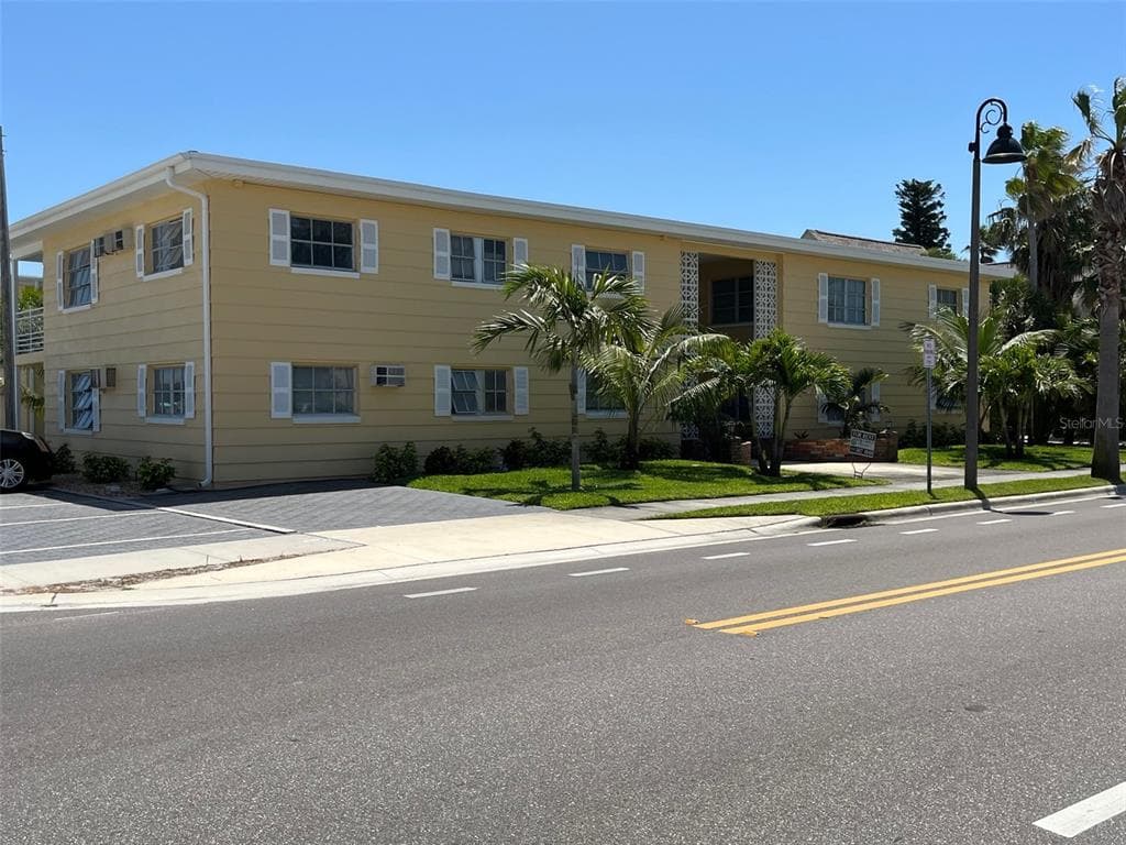 1605 PASS A GRILLE WAY UNIT 7 ST PETE BEACH, FL 33706