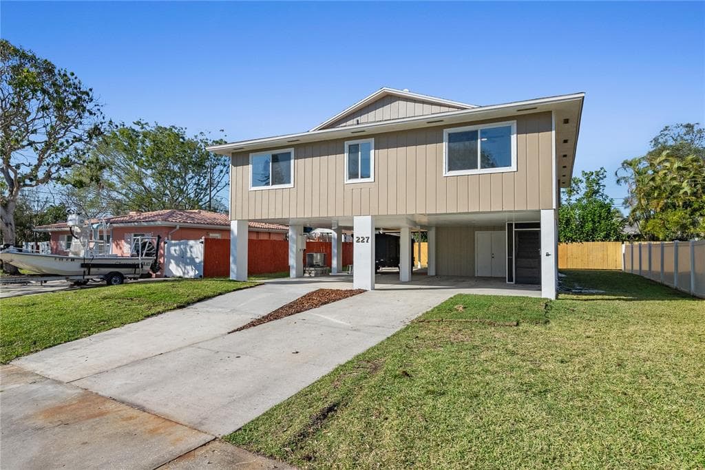227 84TH AVENUE NE ST PETERSBURG, FL 33702