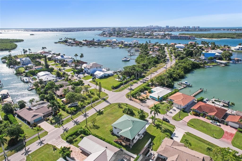 103 TAHITI CIRCLE NAPLES, FL 34113