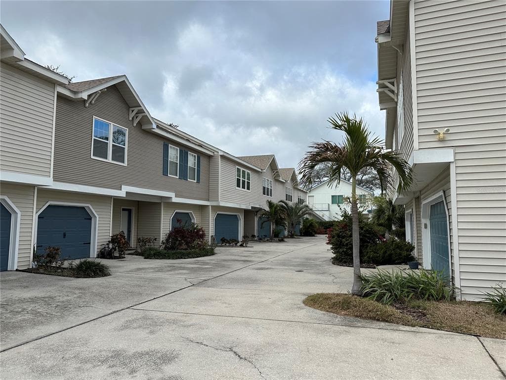 2900 W AZEELE STREET UNIT H