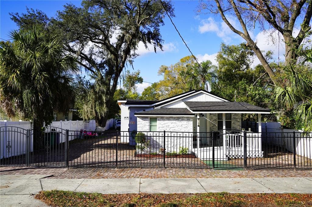 1706 E ANNIE STREET TAMPA, FL 33612