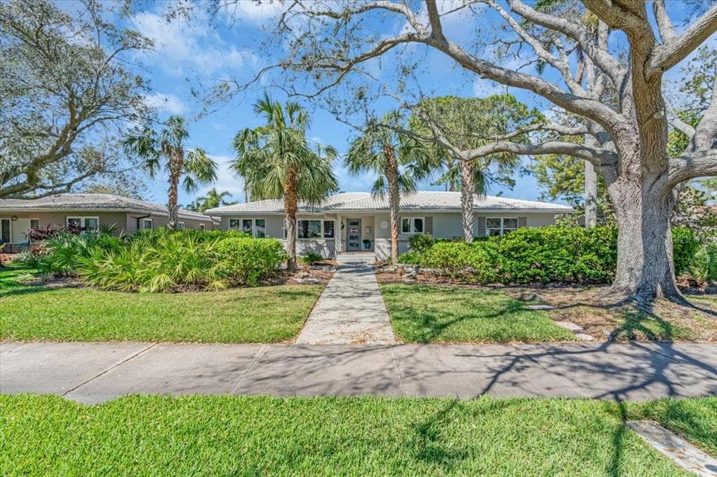 276 SNELL ISLE BOULEVARD NE ST PETERSBURG, FL 33704