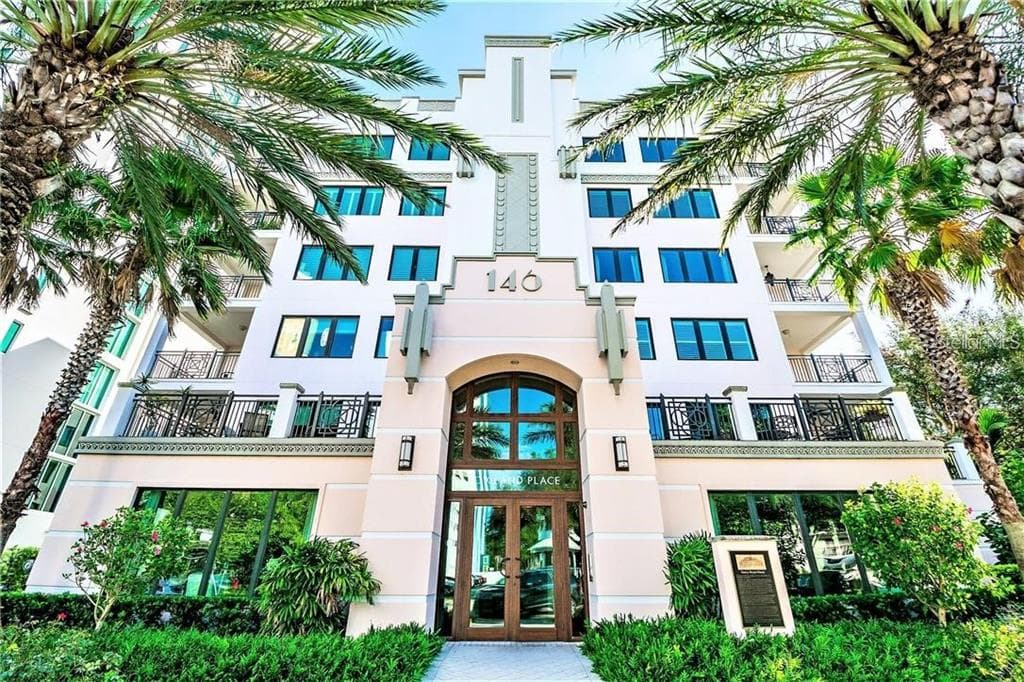 146 4TH AVENUE NE UNIT 204