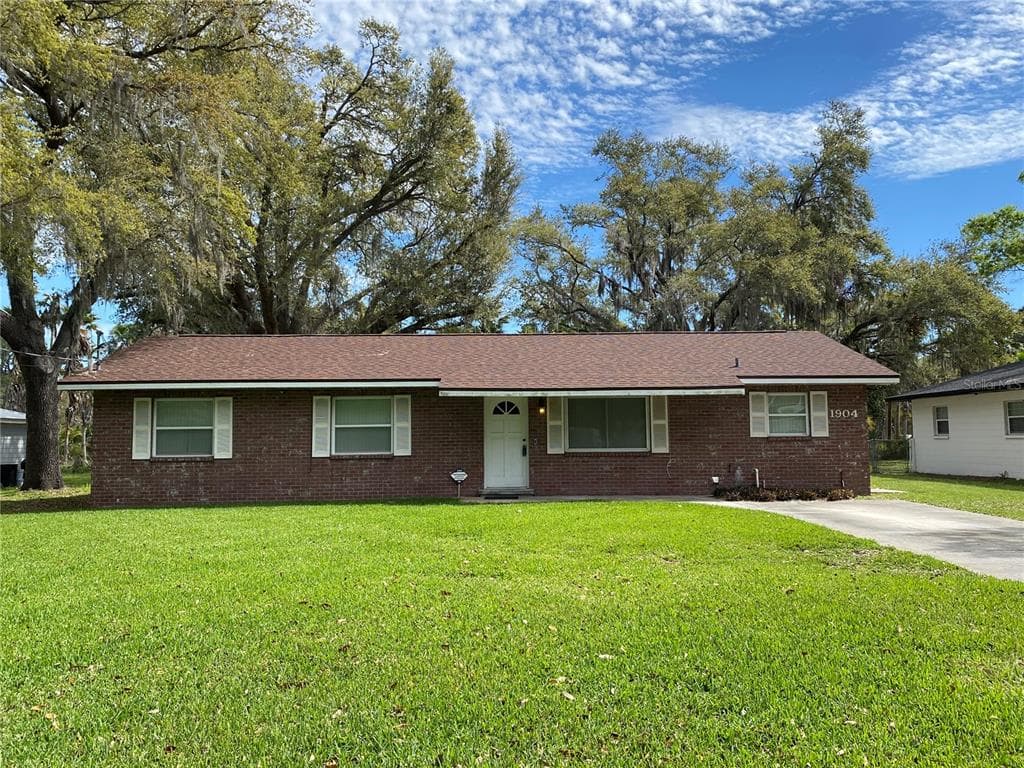 1904 N CROSS STREET PLANT CITY, FL 33563