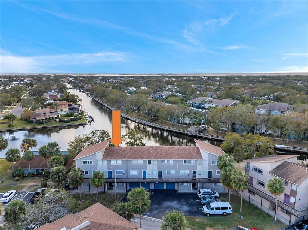 6311 NEWTOWN CIRCLE UNIT 11B2 TAMPA, FL 33615