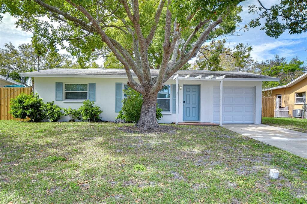 280 TWIN LAKE DRIVE LARGO, FL 33770