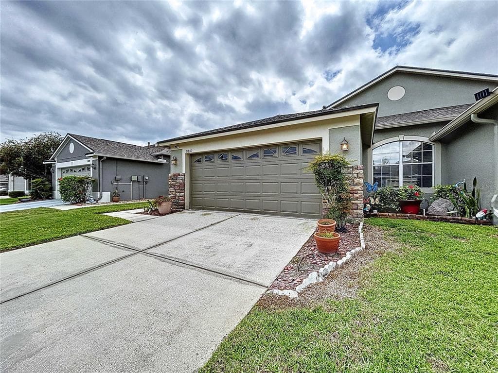 31818 BLYTHEWOOD WAY WESLEY CHAPEL, FL 33543