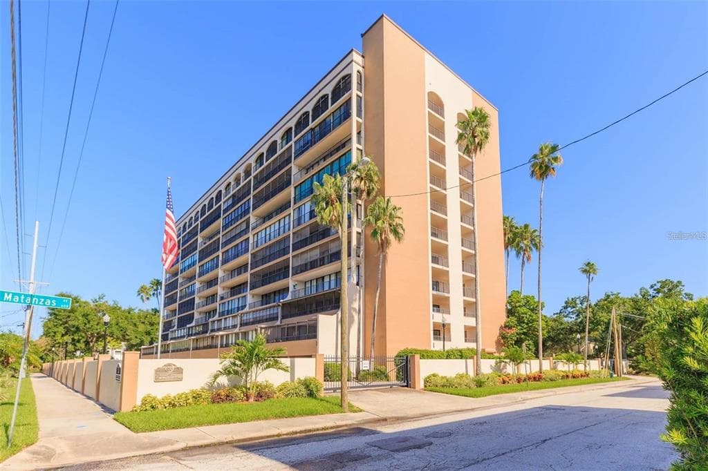 3211 W SWANN AVENUE UNIT 206 TAMPA, FL 33609