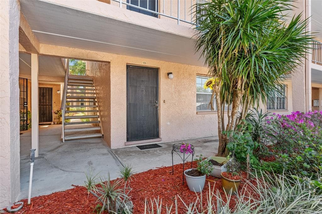 4724 MICHAEL COURT UNIT 123 TAMPA, FL 33614