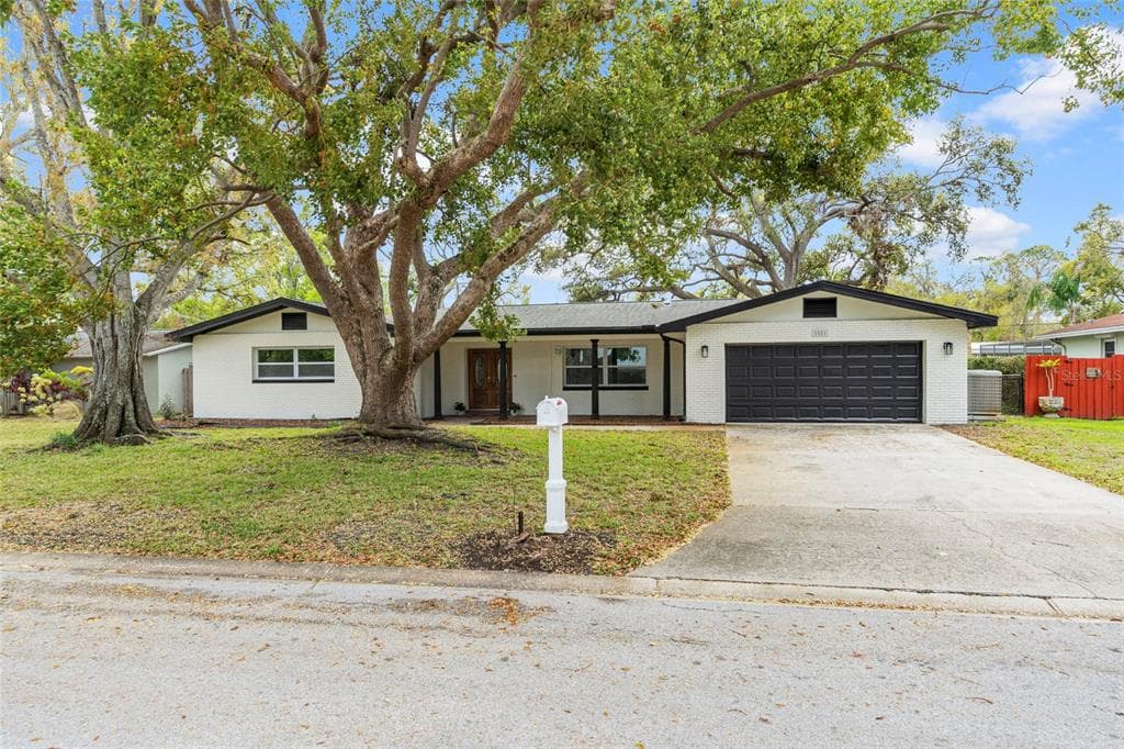 1881 OAK PARK DRIVE N CLEARWATER, FL 33764