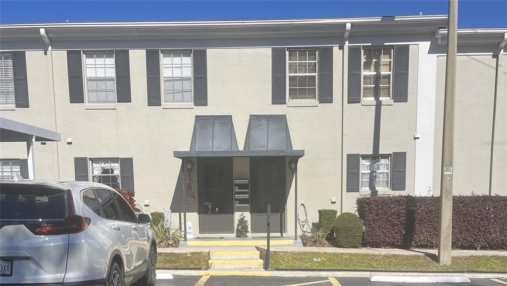 689 LAKE HOWARD DRIVE NW UNIT 1E WINTER HAVEN, FL 33880