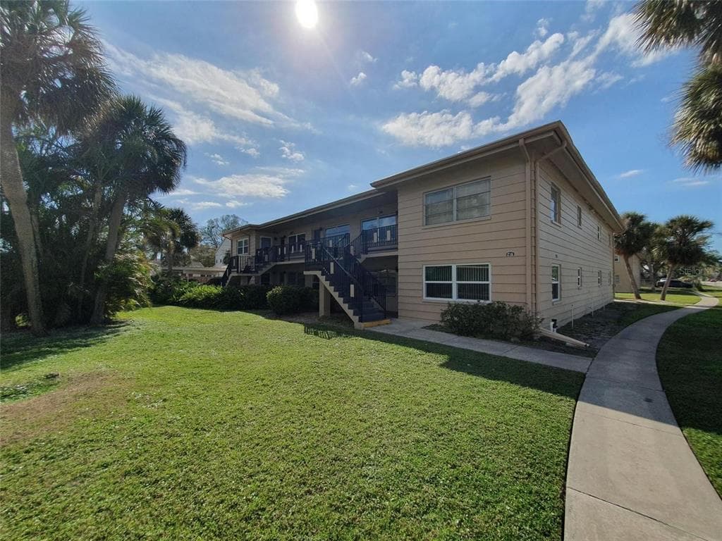 216 36TH AVENUE N UNIT 101B ST PETERSBURG, FL 33704