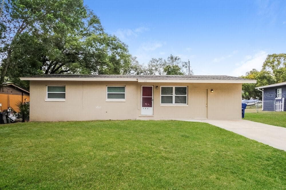 103 LILLIAN STREET MINNEOLA, FL 34715