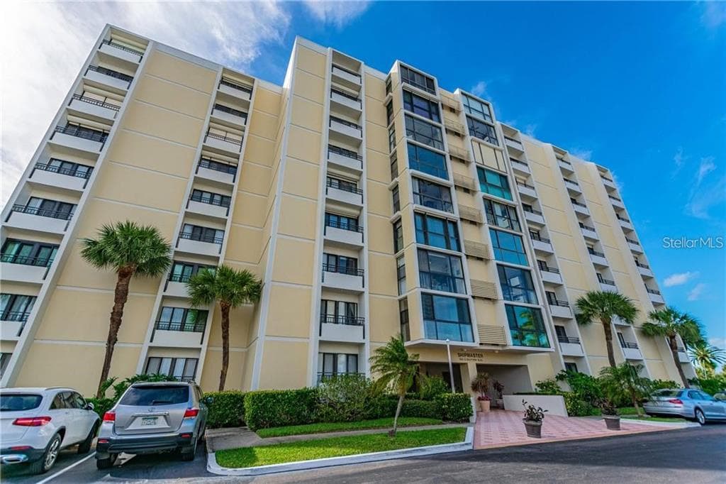 800 S GULFVIEW BOULEVARD UNIT 203 CLEARWATER, FL 33767