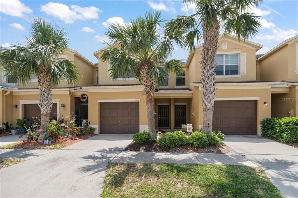 2011 HAWKS VIEW DRIVE RUSKIN, FL 33570