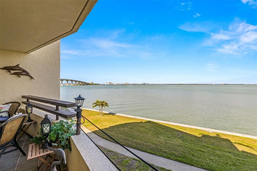 121 1ST STREET E UNIT 105 TIERRA VERDE, FL 33715