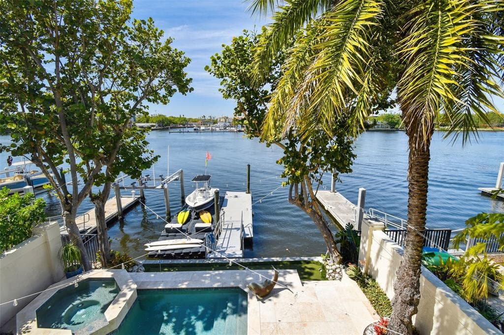 1035 ROYAL PASS ROAD TAMPA, FL 33602