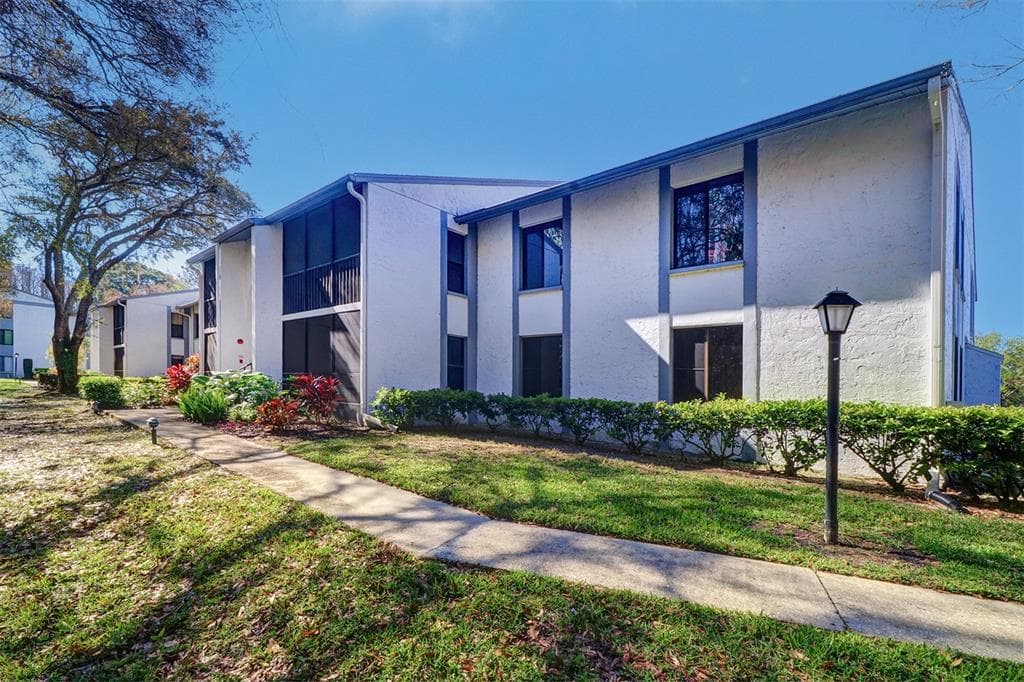 1326 PINE RIDGE CIRCLE E UNIT B2 TARPON SPRINGS, FL 34688