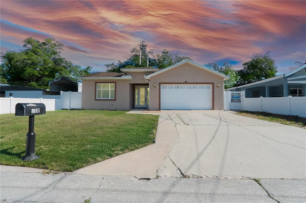 810 W WHATLEY PLACE TAMPA, FL 33604