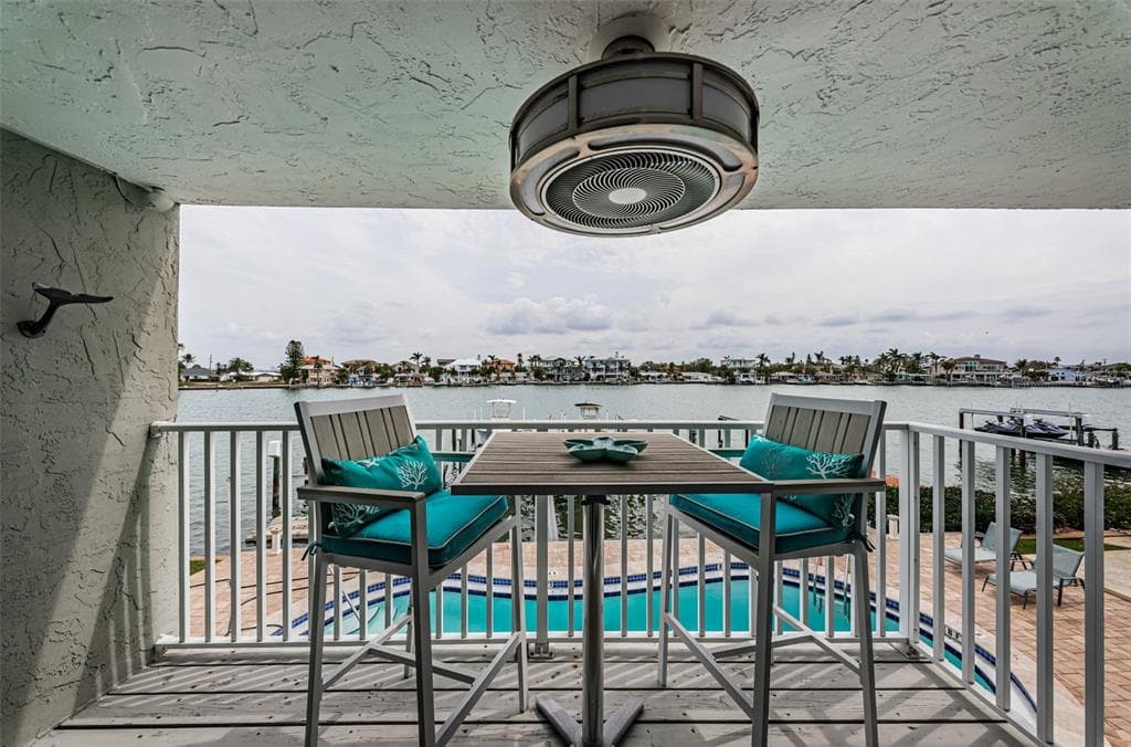 2515 BAY BOULEVARD UNIT A INDIAN ROCKS BEACH, FL 33785