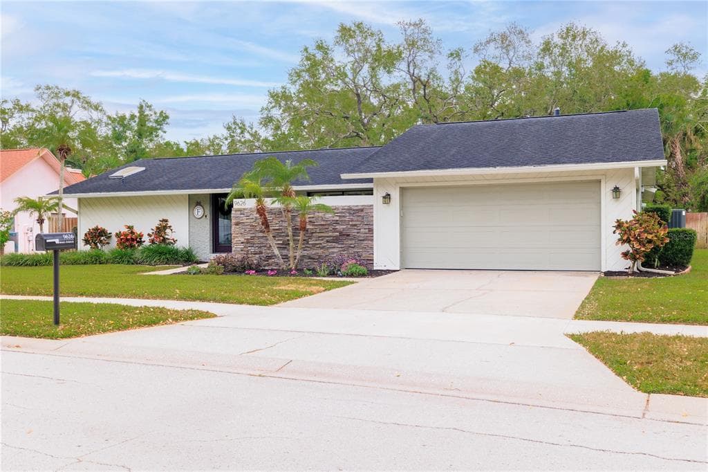 9626 LEEWARD AVENUE LARGO, FL 33773