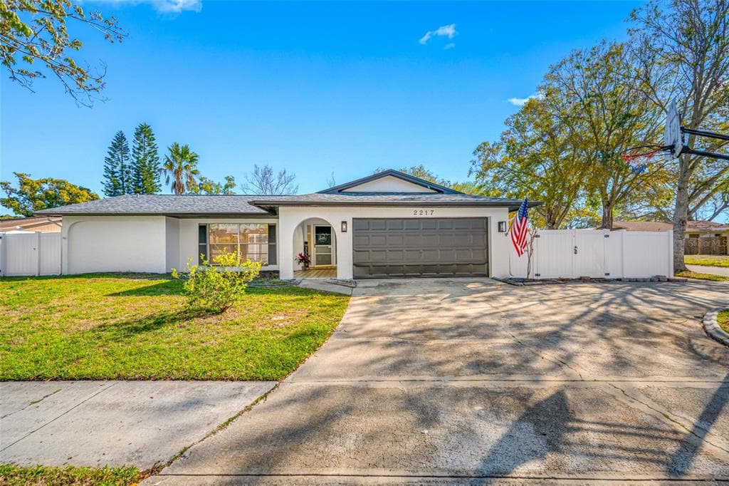 2217 STACY COURT DUNEDIN, FL 34698