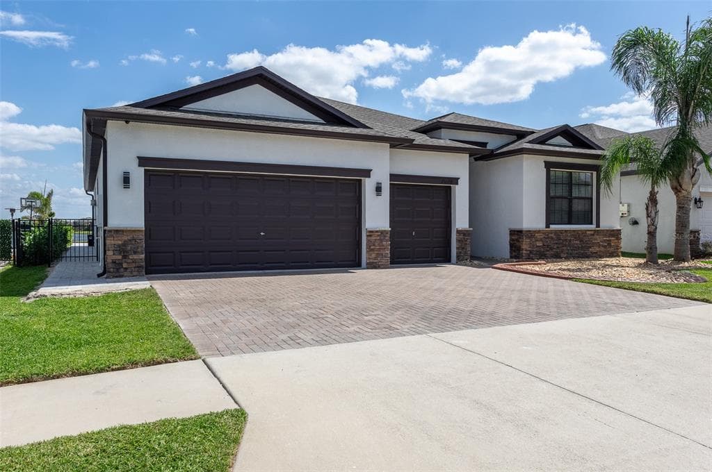 10008 CELTIC ASH DRIVE RUSKIN, FL 33573