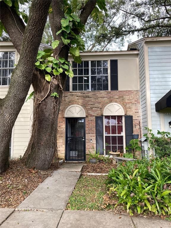 1734 MILL RUN CIRCLE TAMPA, FL 33613