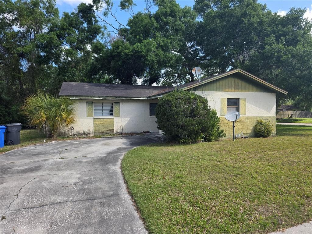 4302 DOLPHIN DRIVE TAMPA, FL 33617