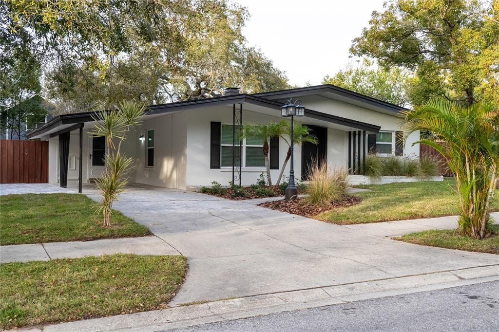 1221 E OAKWOOD STREET TARPON SPRINGS, FL 34689