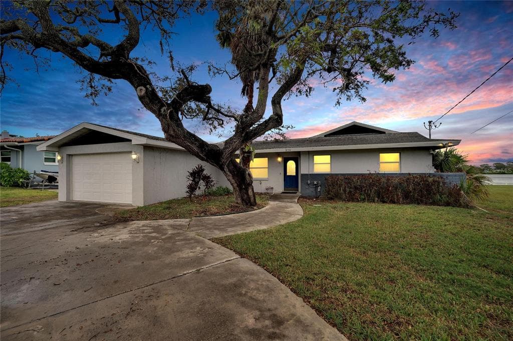 828 BAYSHORE DRIVE TARPON SPRINGS, FL 34689