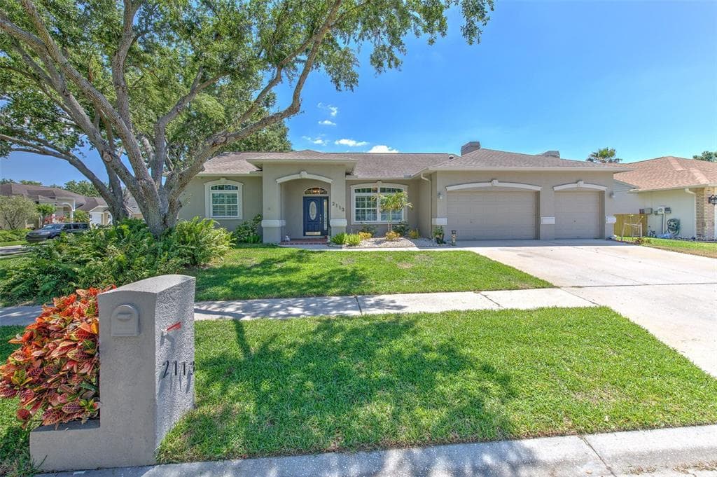 2113 GOLF MANOR BOULEVARD VALRICO, FL 33596