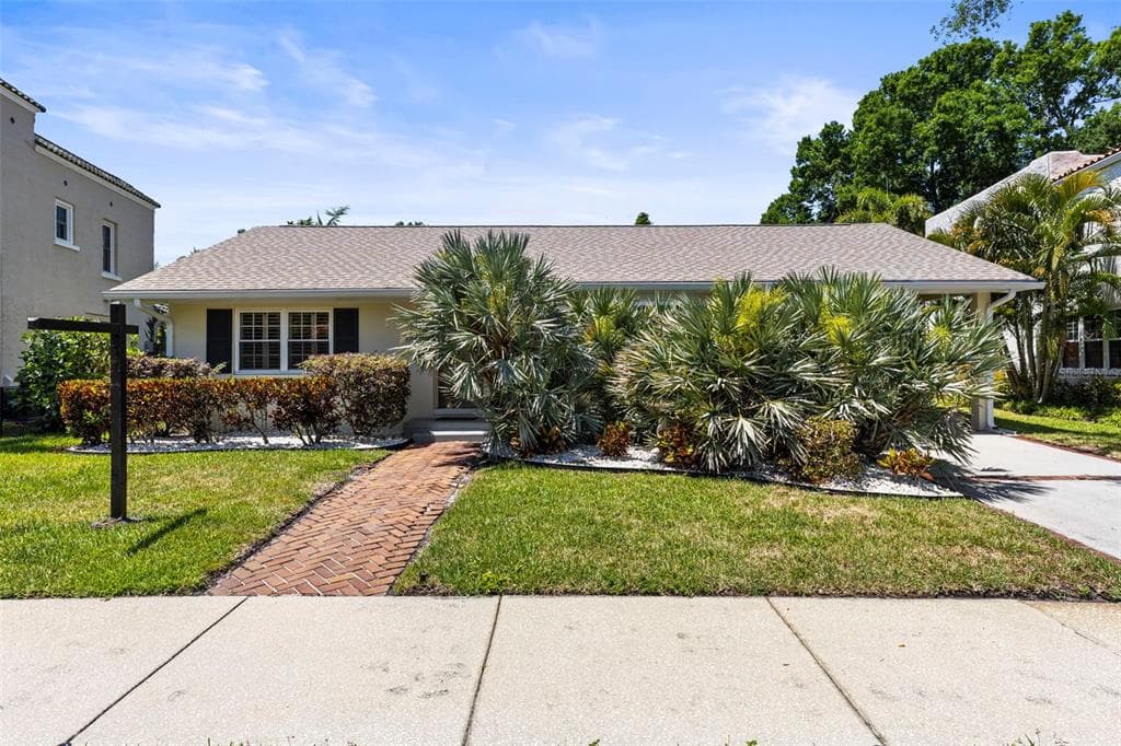 2400 ANDALUSIA WAY NE ST PETERSBURG, FL 33704