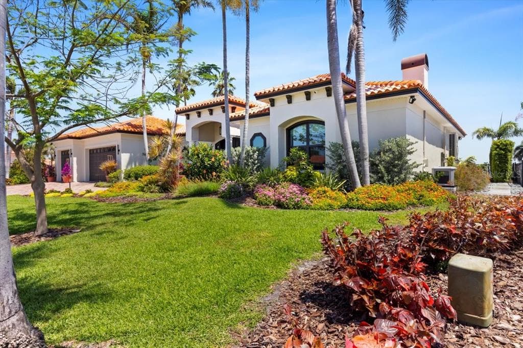 2012 CAROLINA CIRCLE NE ST PETERSBURG, FL 33703