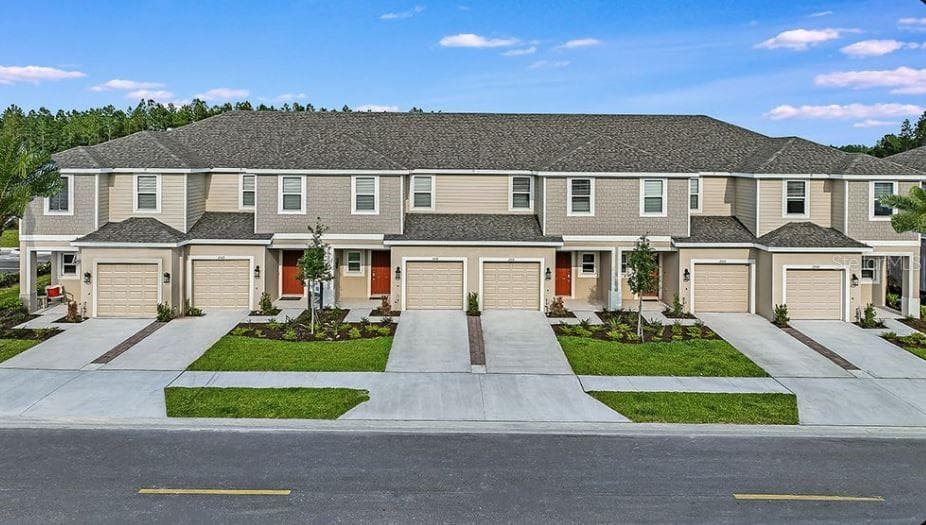 2204 PARAVANE WAY WESLEY CHAPEL, FL 33543