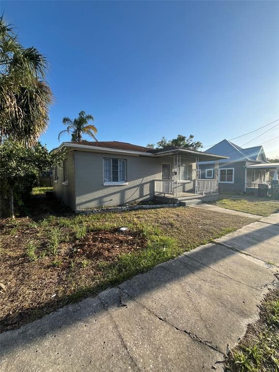 1013 E LAKE AVENUE TAMPA, FL 33605