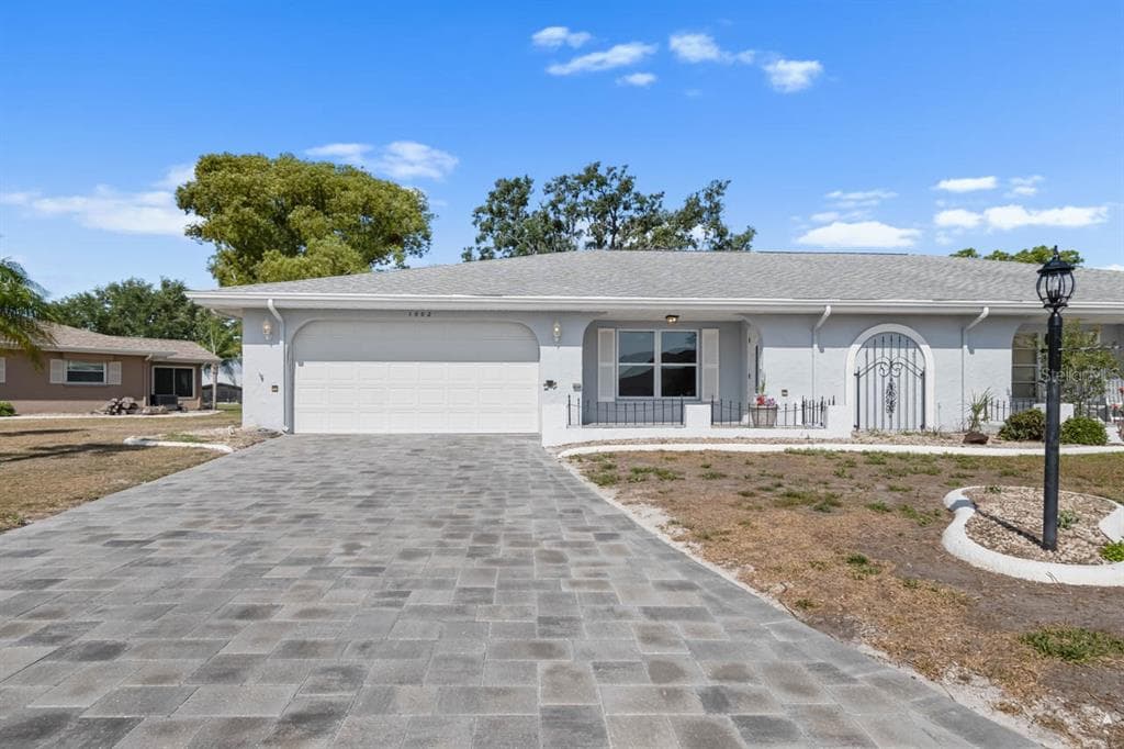 1002 STRAWPOCKET PLACE SUN CITY CENTER, FL 33573