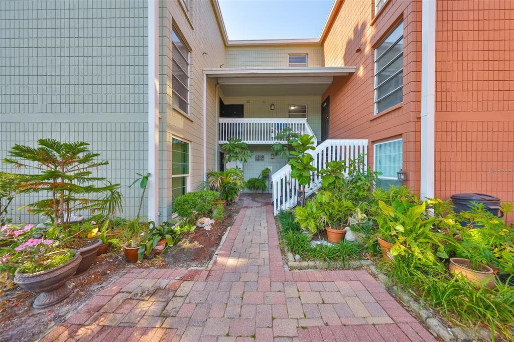 2424 W TAMPA BAY BOULEVARD UNIT I202 TAMPA, FL 33607