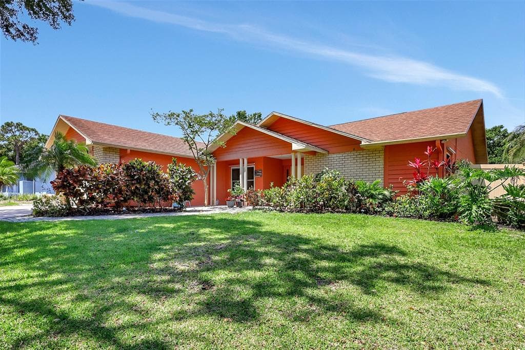 3122 LAKE VALENCIA LANE E PALM HARBOR, FL 34684