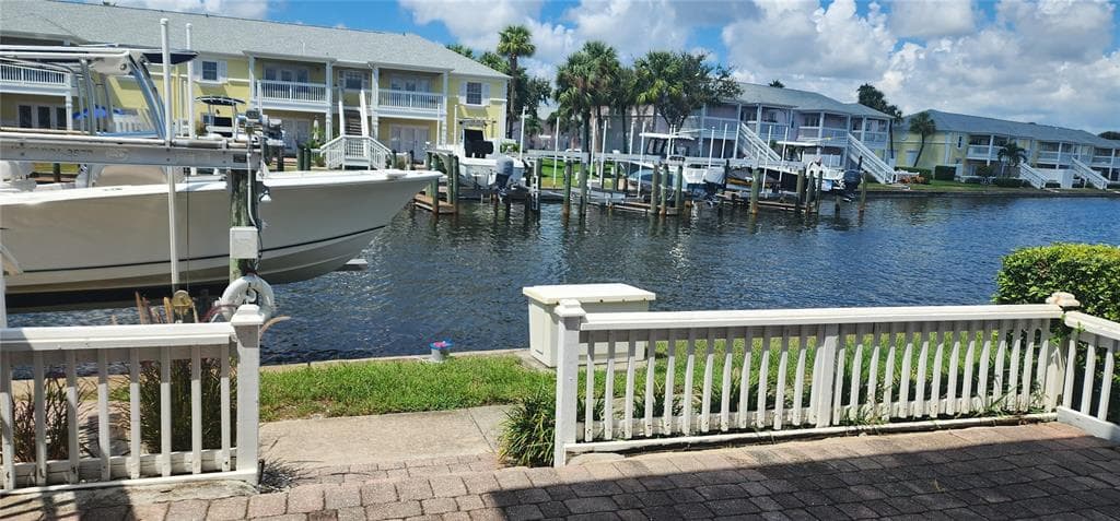 5215 COQUINA KEY DRIVE SE UNIT B ST PETERSBURG, FL 33705