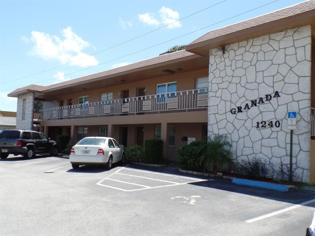 1240 70TH STREET N UNIT 6 ST PETERSBURG, FL 33710