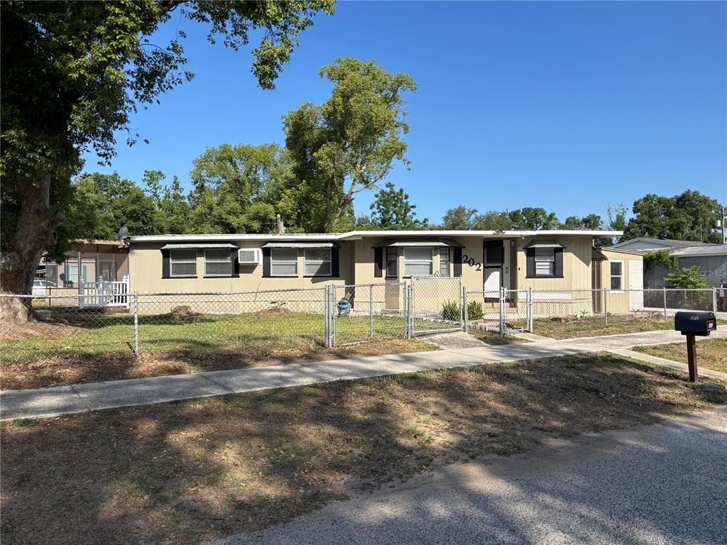 202 MOBILE PLACE BRANDON, FL 33510