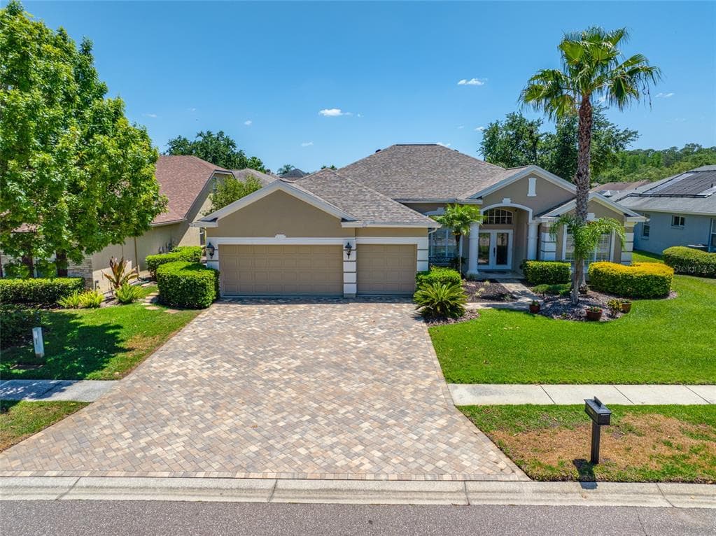 6104 COGNAC CIRCLE LUTZ, FL 33558